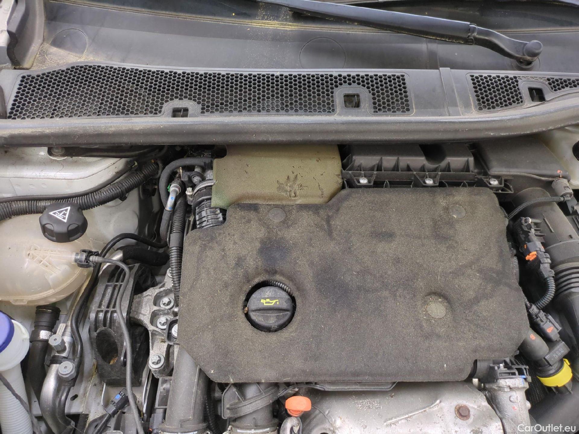  Peugeot  2008  Allure Business 1.5 HDi 130CV BVA8 E6d #5