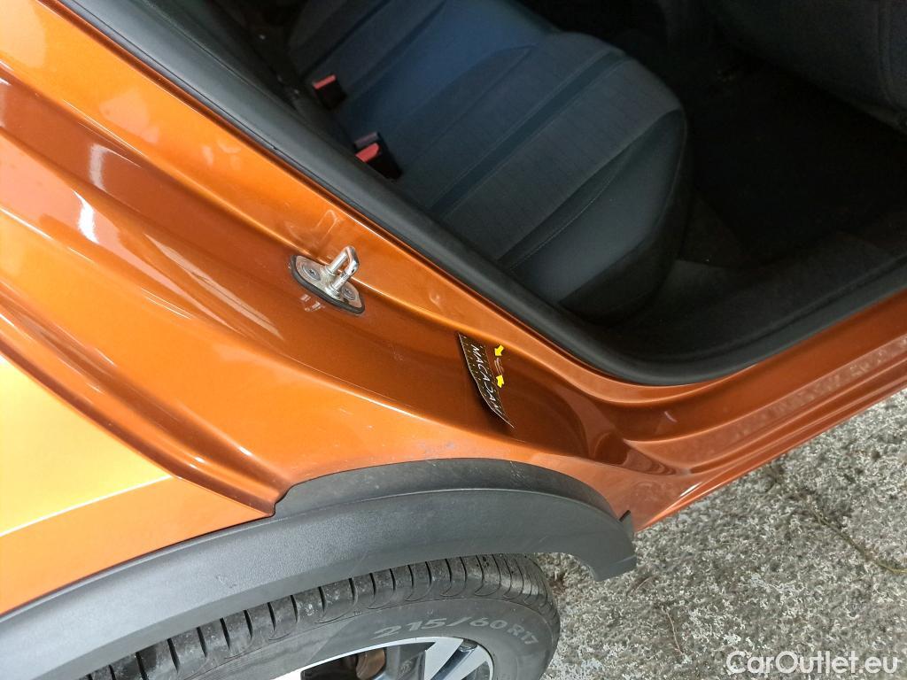  Peugeot  2008  Allure 1.5 HDi 130CV BVA8 E6d #9