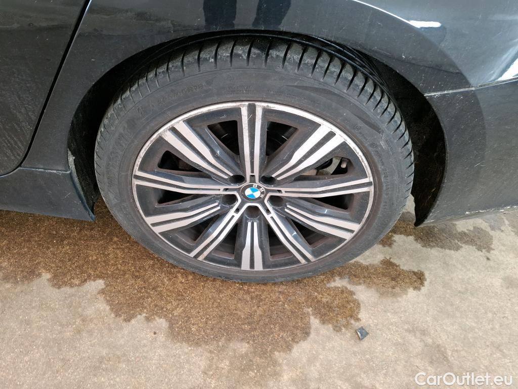  Bmw  Serie 3 BMW Série 3 Berline / 2018 / 4P / Berline 318d 150ch Business Design BVA8 #31