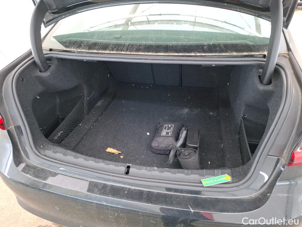  Bmw  Serie 3 BMW Série 3 Berline / 2018 / 4P / Berline 318d 150ch Business Design BVA8 #47