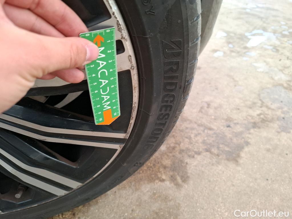  Bmw  Serie 3 BMW Série 3 Berline / 2018 / 4P / Berline 318d 150ch Business Design BVA8 #46