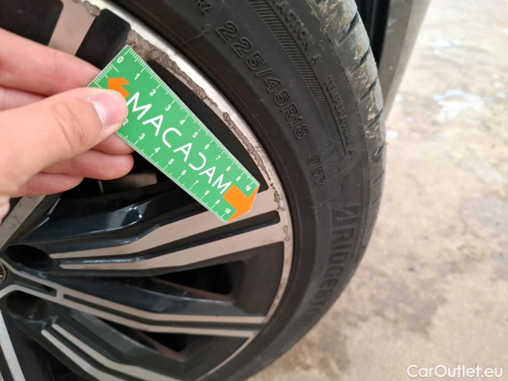  Bmw  Serie 3 BMW Série 3 Berline / 2018 / 4P / Berline 318d 150ch Business Design BVA8 #45