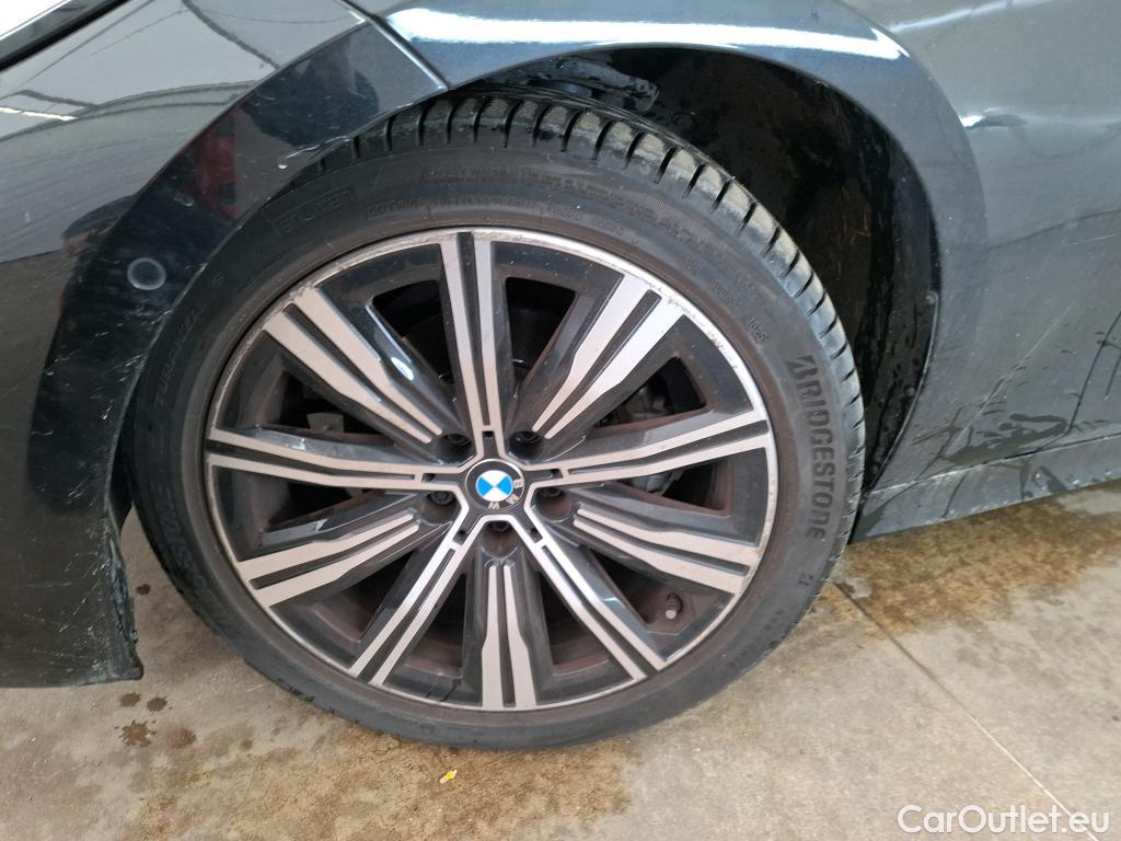  Bmw  Serie 3 BMW Série 3 Berline / 2018 / 4P / Berline 318d 150ch Business Design BVA8 #26