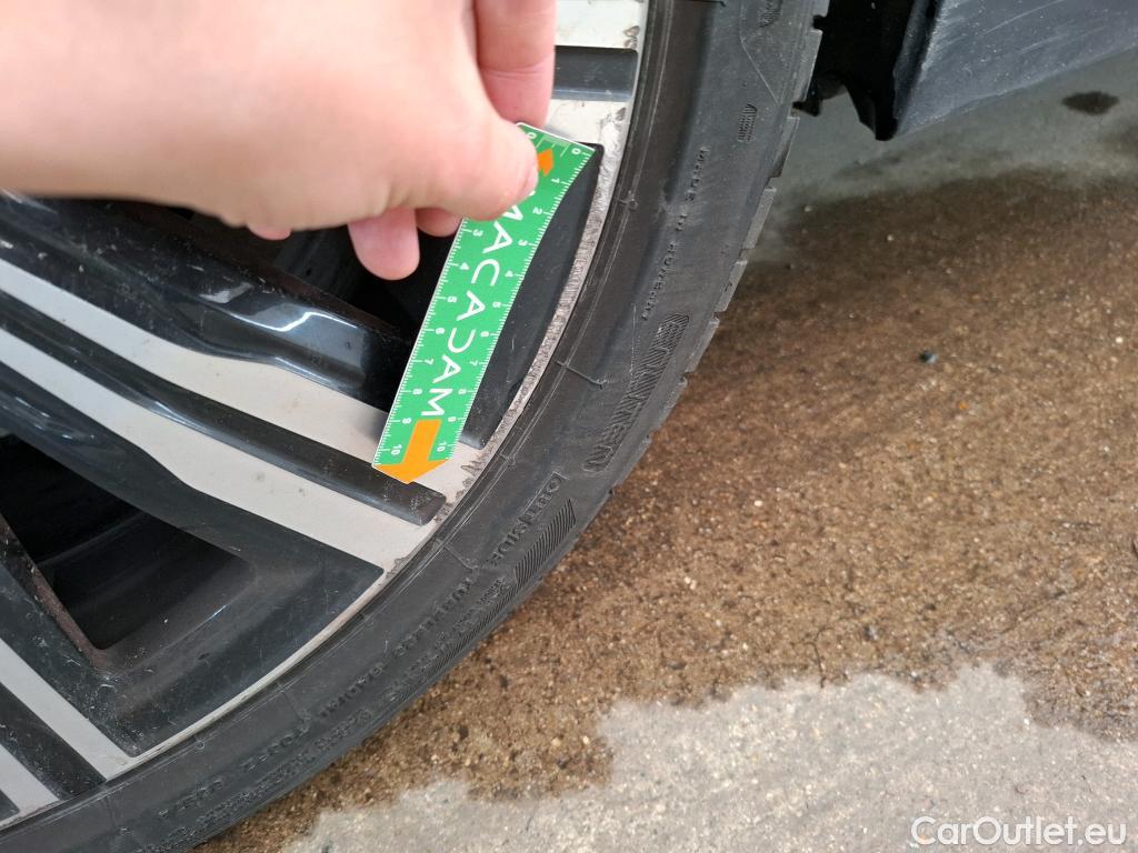  Bmw  Serie 3 BMW Série 3 Berline / 2018 / 4P / Berline 318d 150ch Business Design BVA8 #41