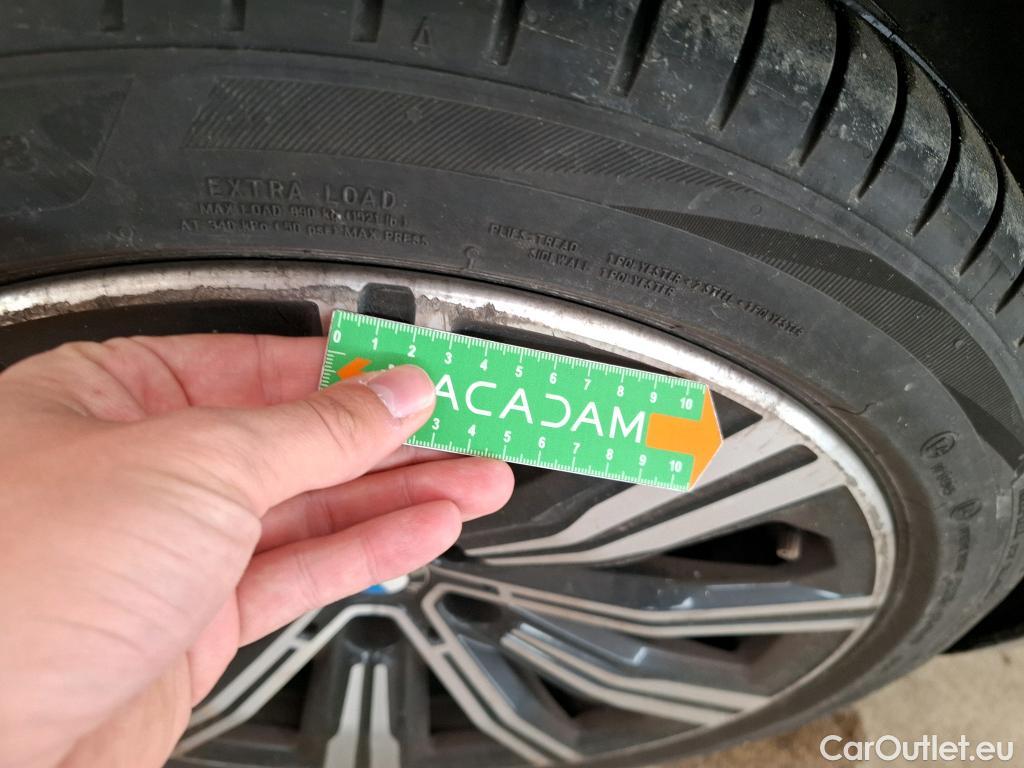  Bmw  Serie 3 BMW Série 3 Berline / 2018 / 4P / Berline 318d 150ch Business Design BVA8 #35