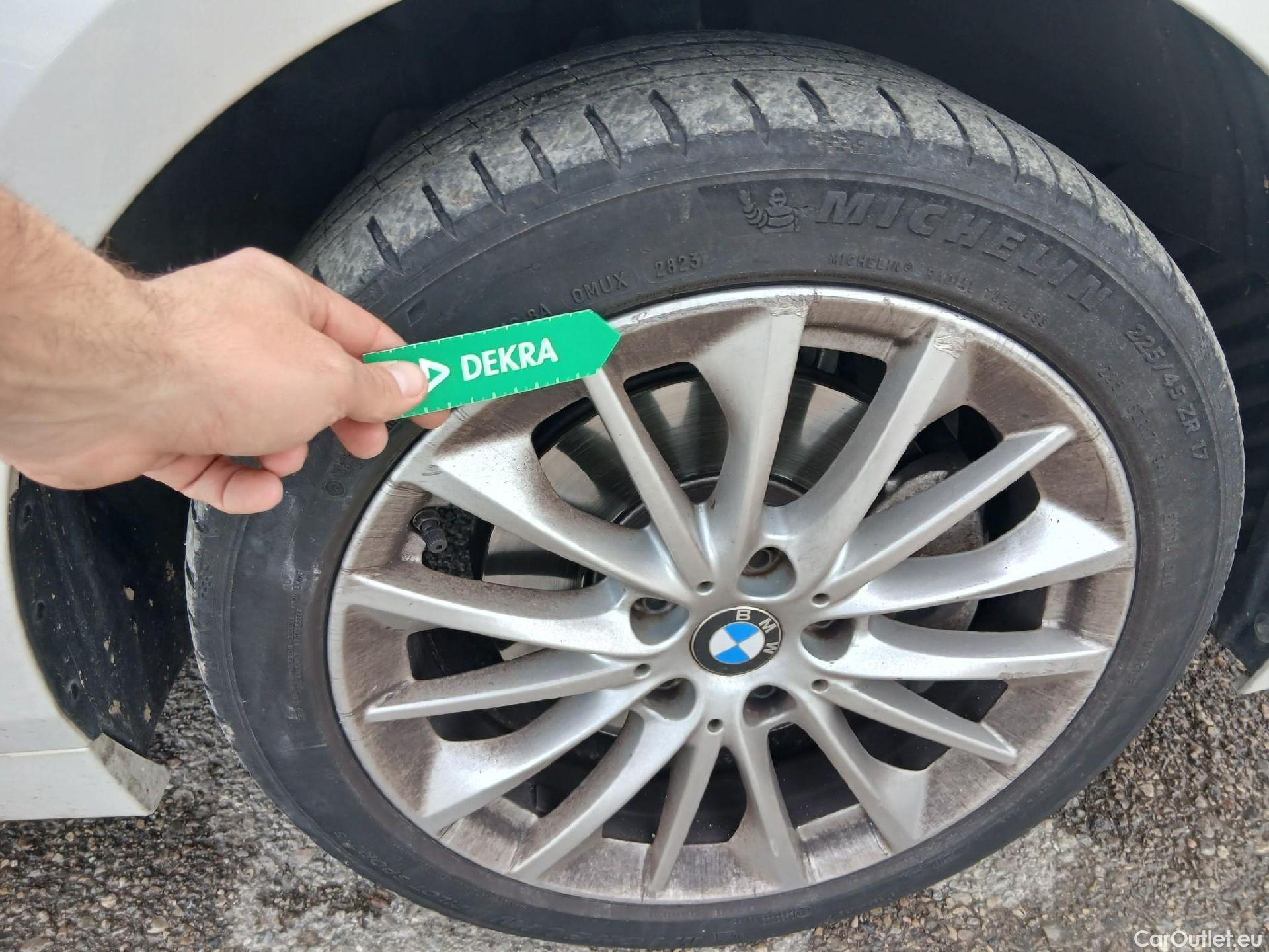  Bmw  Serie 1 BMW  / 2019 / 5P / berlina con portón 118i #29