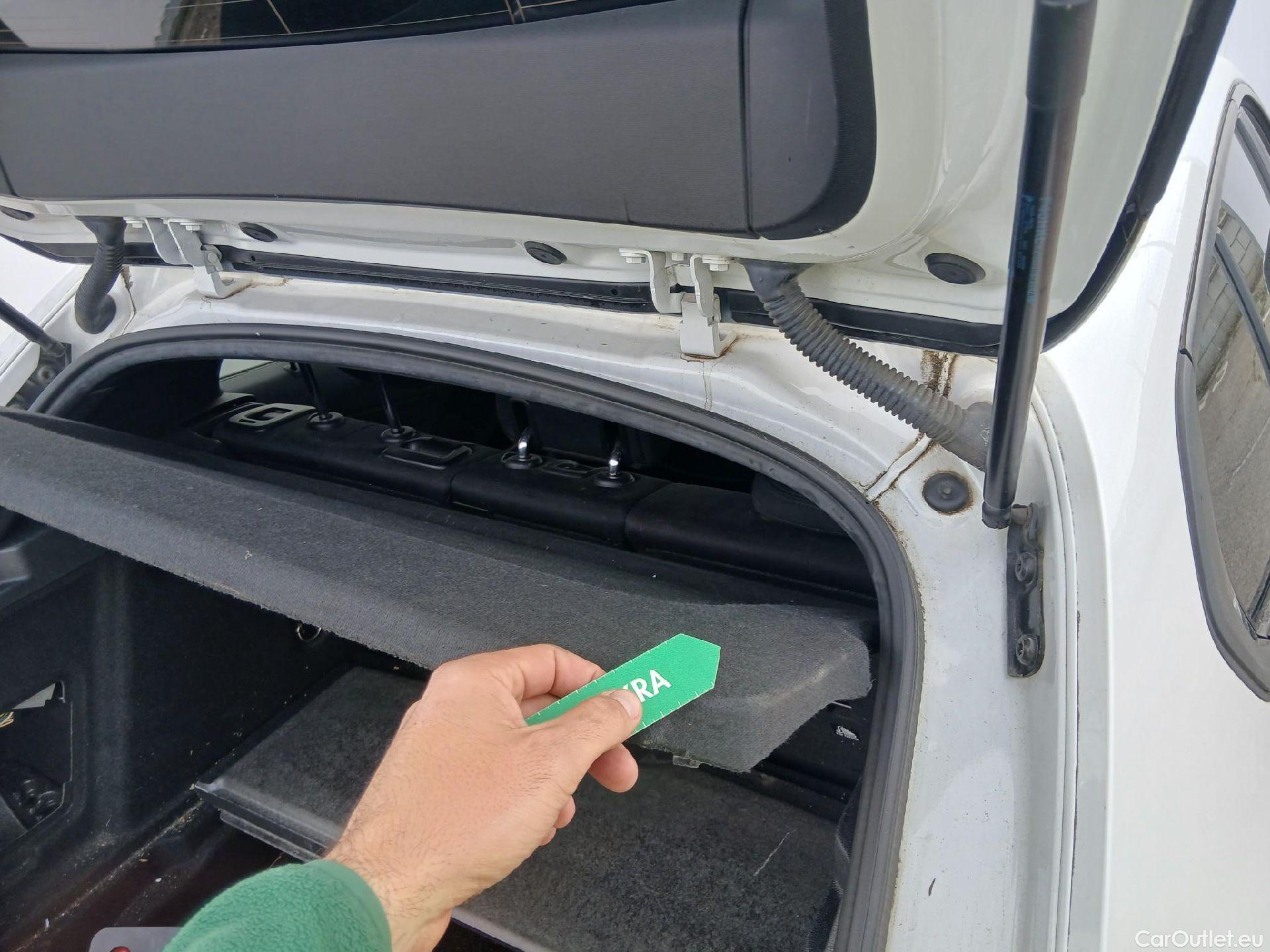  Bmw  Serie 1 BMW  / 2019 / 5P / berlina con portón 118i #36