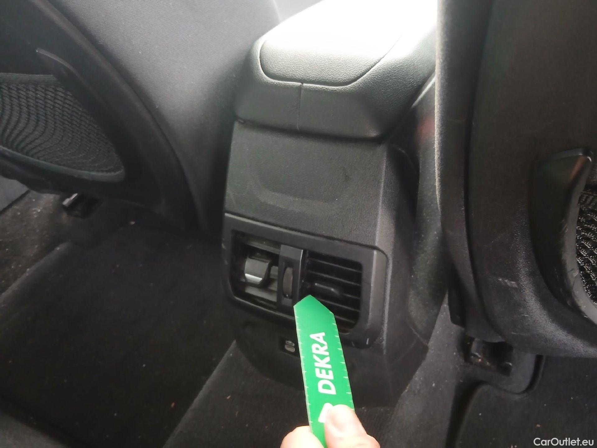  Bmw  Serie 1 BMW  / 2019 / 5P / berlina con portón 118i #34