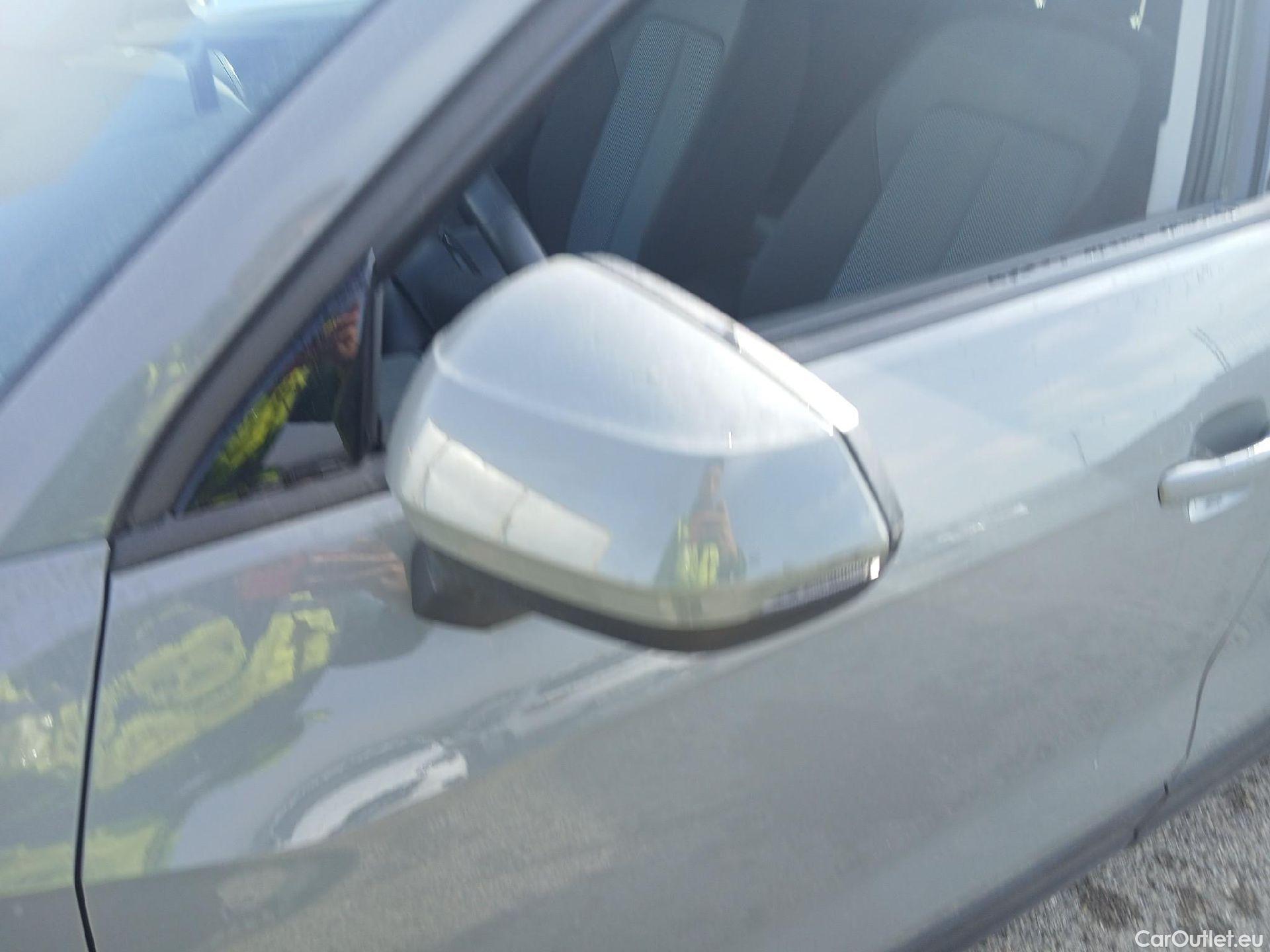  Audi  Q2 AUDI  / 2016 / 5P / todoterreno Design 30 TFSI 85kW (116CV) #7