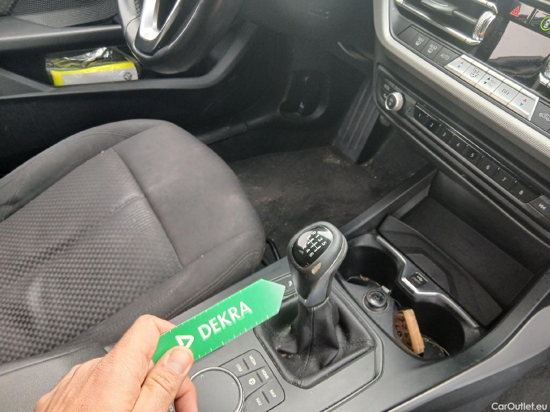  Bmw  Serie 1 BMW  / 2019 / 5P / berlina con portón 118i #31