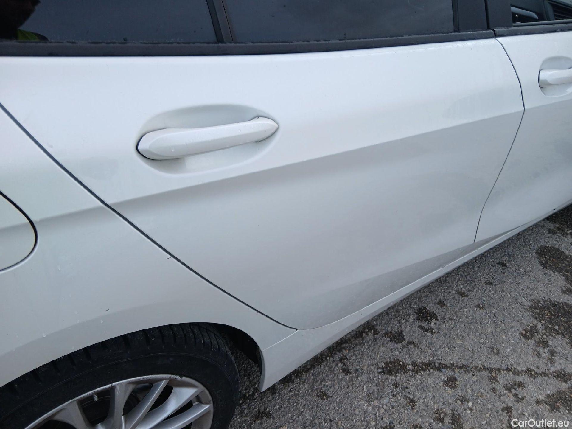  Bmw  Serie 1 BMW  / 2019 / 5P / berlina con portón 118i #24