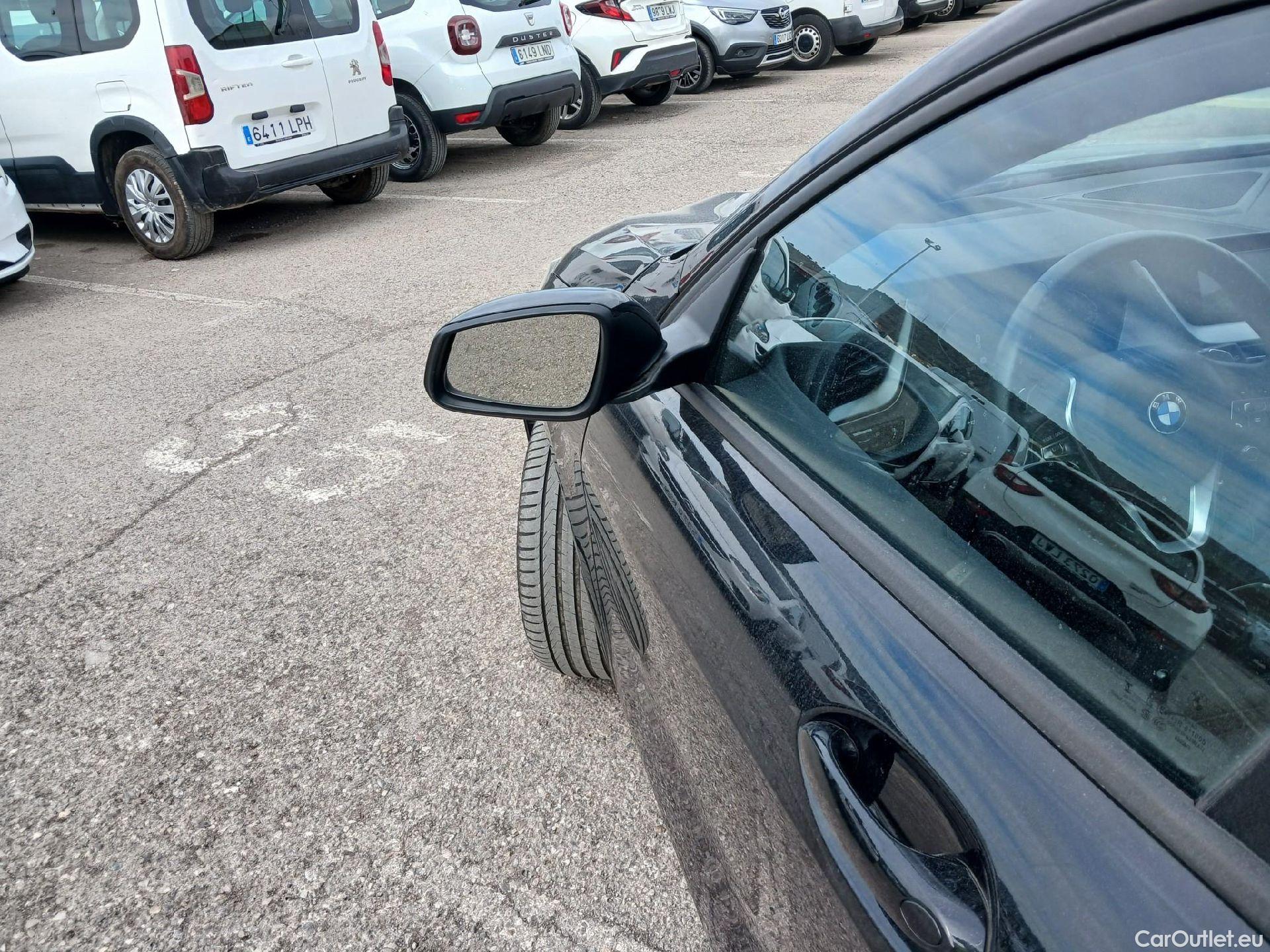  Bmw  Serie 1 BMW  / 2019 / 5P / berlina con portón 120d #19