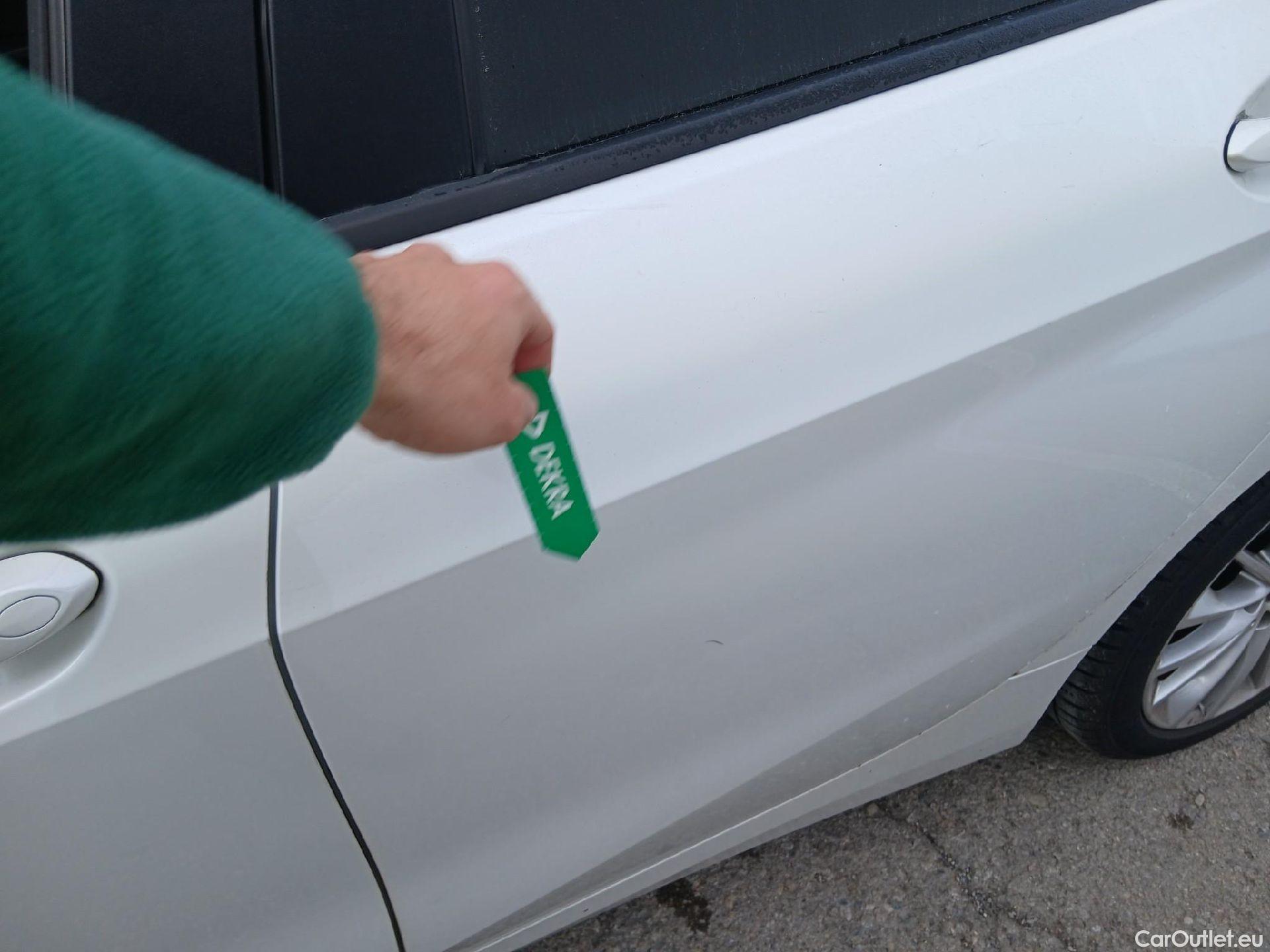  Bmw  Serie 1 BMW  / 2019 / 5P / berlina con portón 118i #12