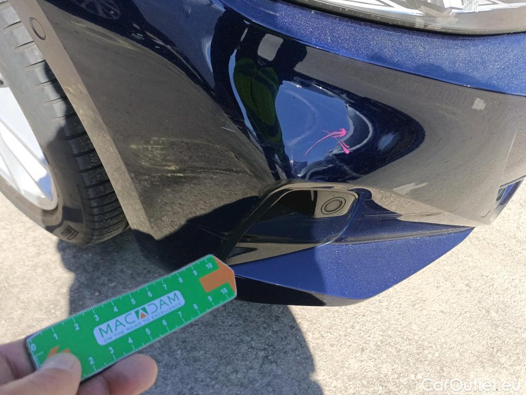  Bmw  Serie 3 BMW  / 2018 / 4P / sedán 318d Auto. #18