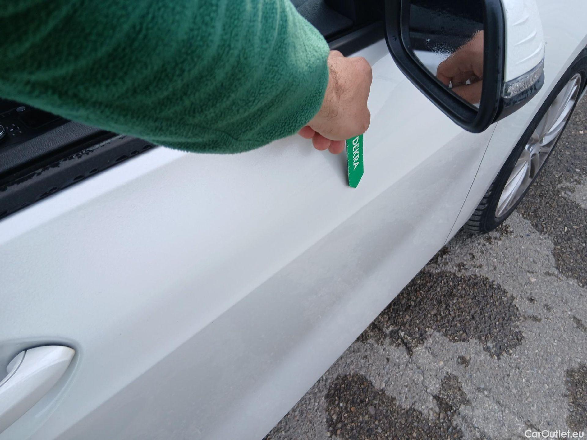  Bmw  Serie 1 BMW  / 2019 / 5P / berlina con portón 118i #26