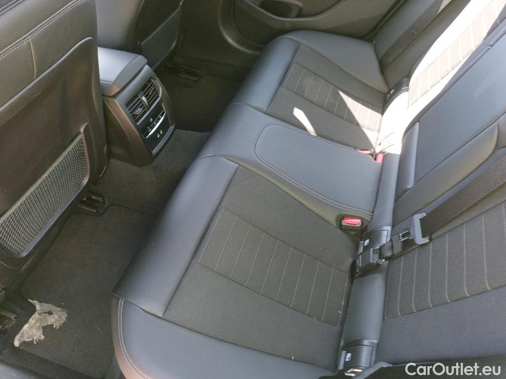  Bmw  Serie 3 BMW  / 2018 / 4P / sedán 318d Auto. #19