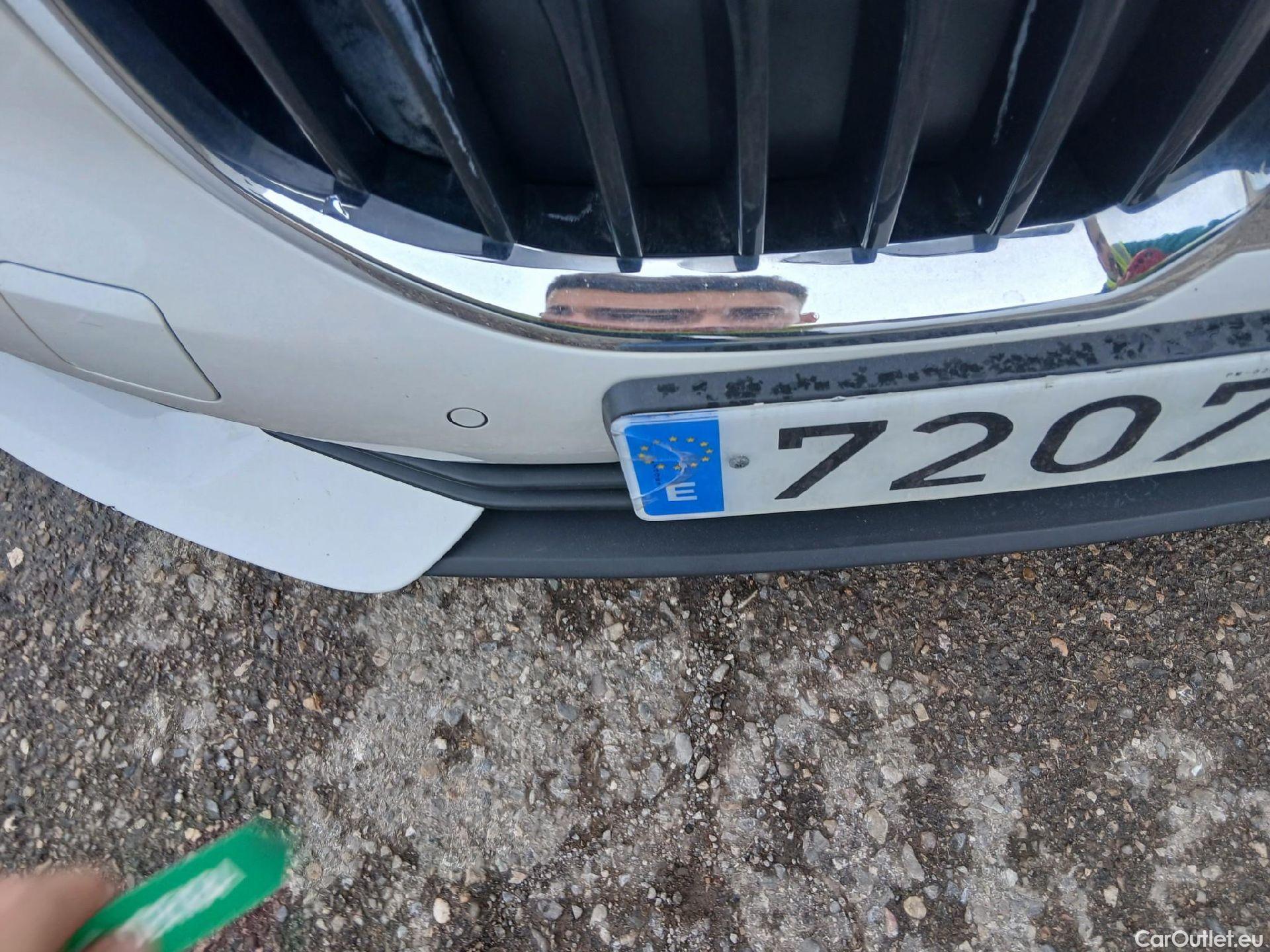  Bmw  Serie 1 BMW  / 2019 / 5P / berlina con portón 118i #1