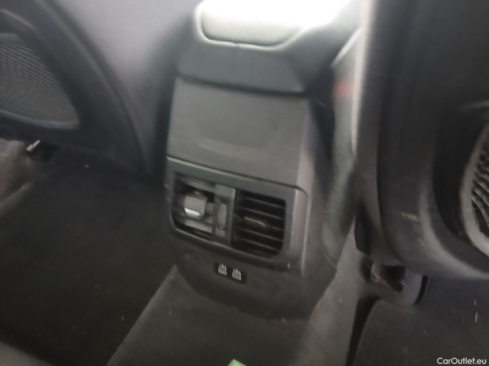  Bmw  Serie 1 BMW  / 2019 / 5P / berlina con portón 118i #33