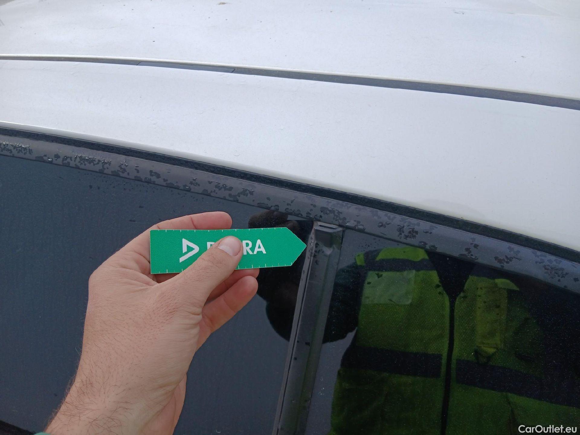  Bmw  Serie 1 BMW  / 2019 / 5P / berlina con portón 118i #40