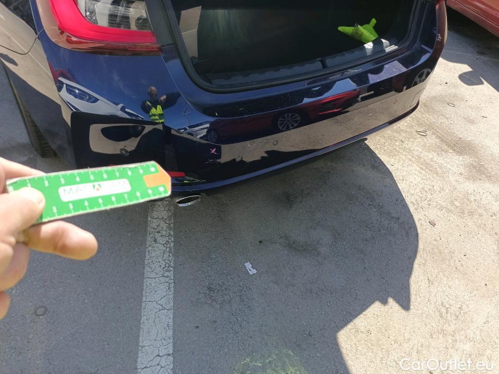  Bmw  Serie 3 BMW  / 2018 / 4P / sedán 318d Auto. #9