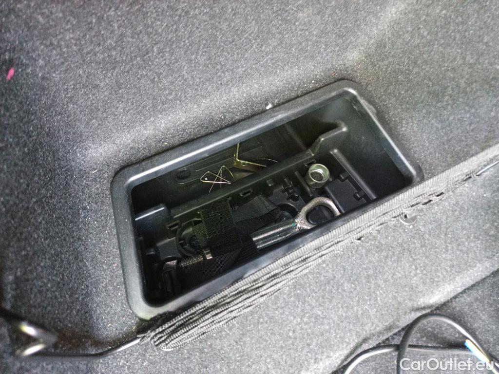  Bmw  Serie 3 BMW  / 2018 / 4P / sedán 318d Auto. #2