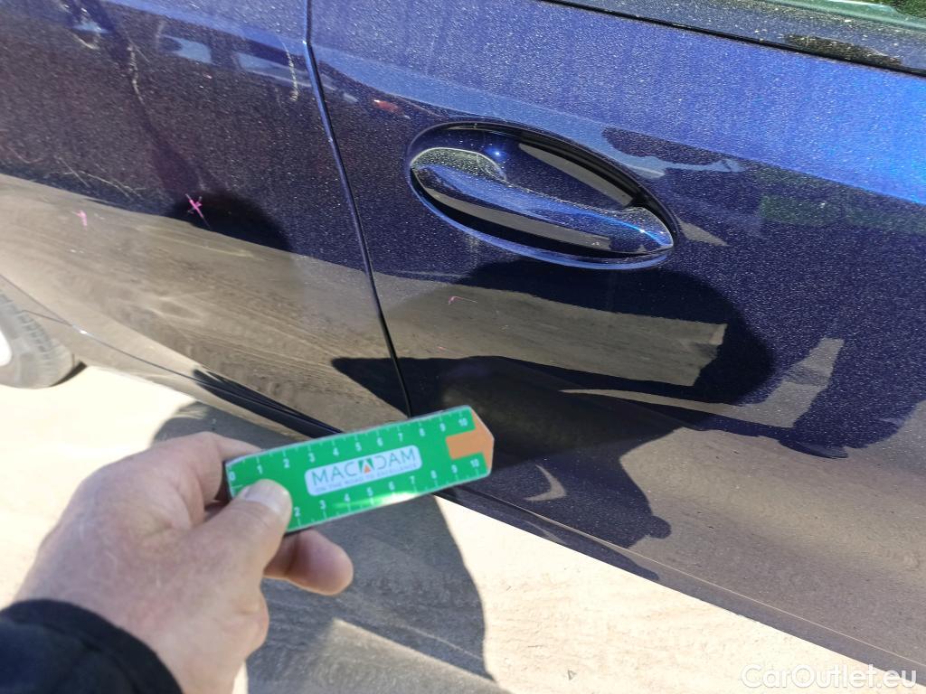  Bmw  Serie 3 BMW  / 2018 / 4P / sedán 318d Auto. #21