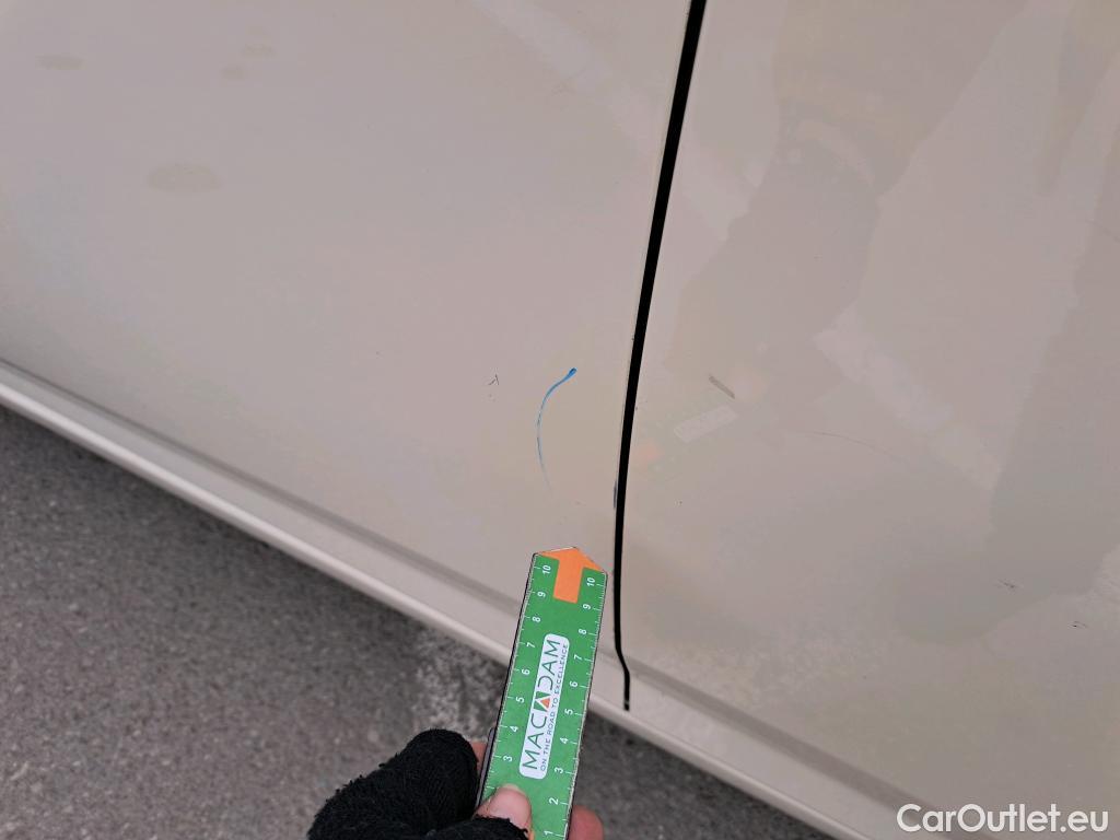  Nissan  Micra NISSAN  / 2017 / 5P / berlina con portón IG-T 68 kW (92 CV) E6D-F Acenta Sprint #9