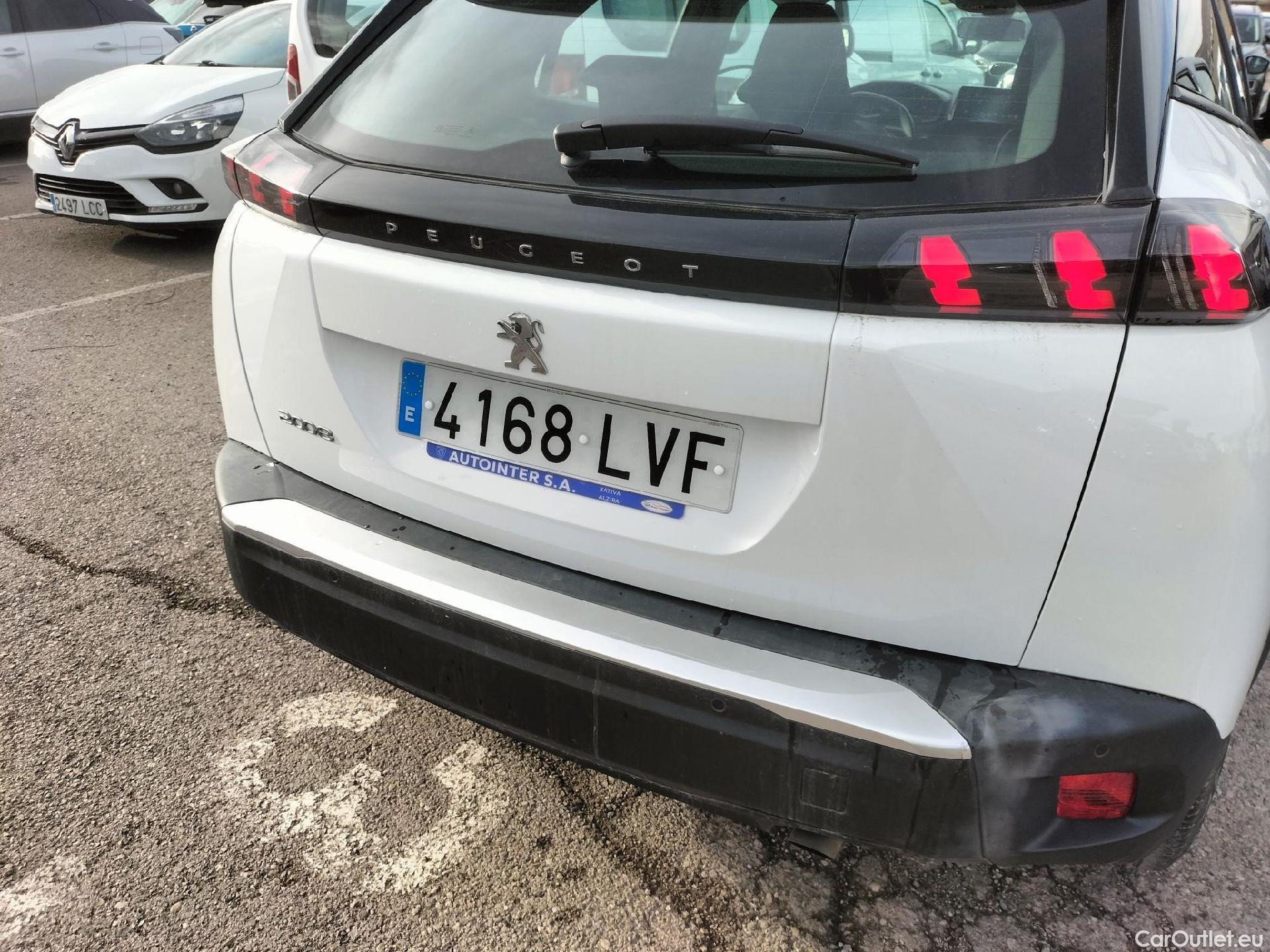  Peugeot  2008 PEUGEOT  / 2019 / 5P / todoterreno Active Puretech 100 S&S BVM6 #25