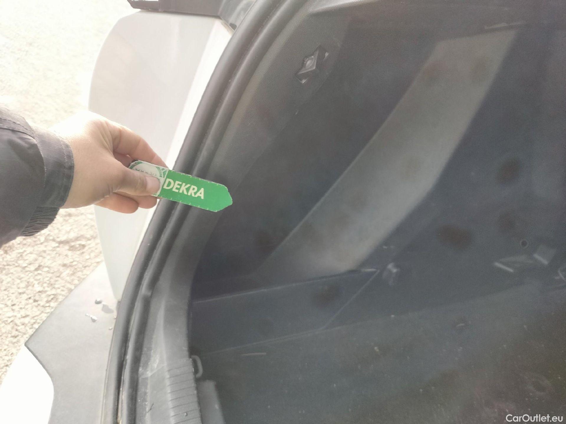  Peugeot  2008 PEUGEOT  / 2019 / 5P / todoterreno Active Puretech 100 S&S BVM6 #27