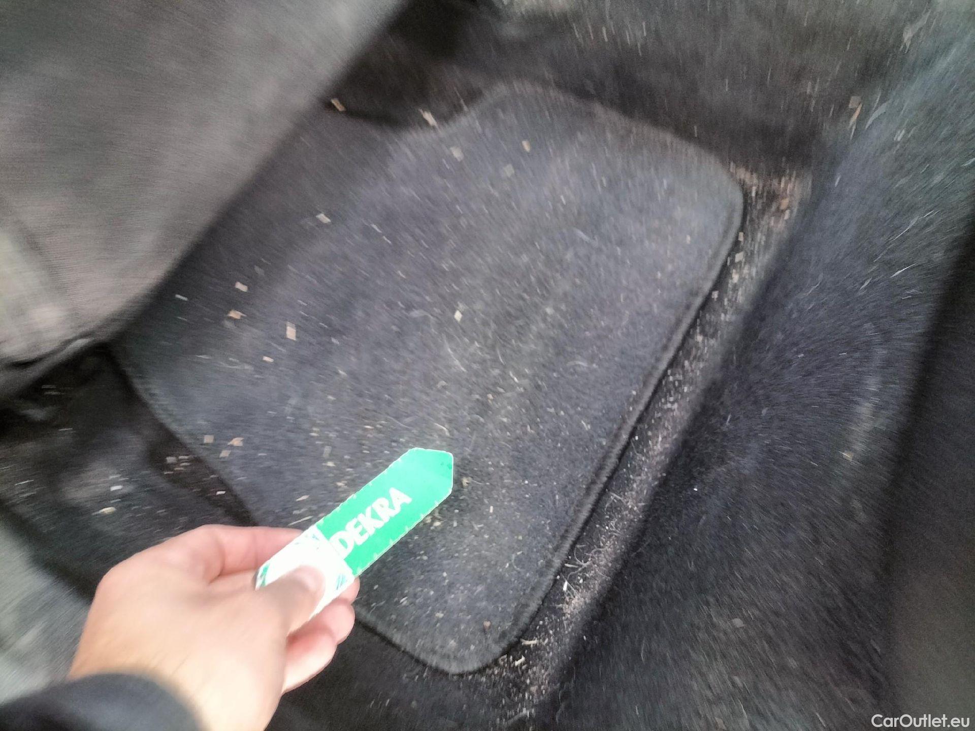  Peugeot  2008 PEUGEOT  / 2019 / 5P / todoterreno Active Puretech 100 S&S BVM6 #17