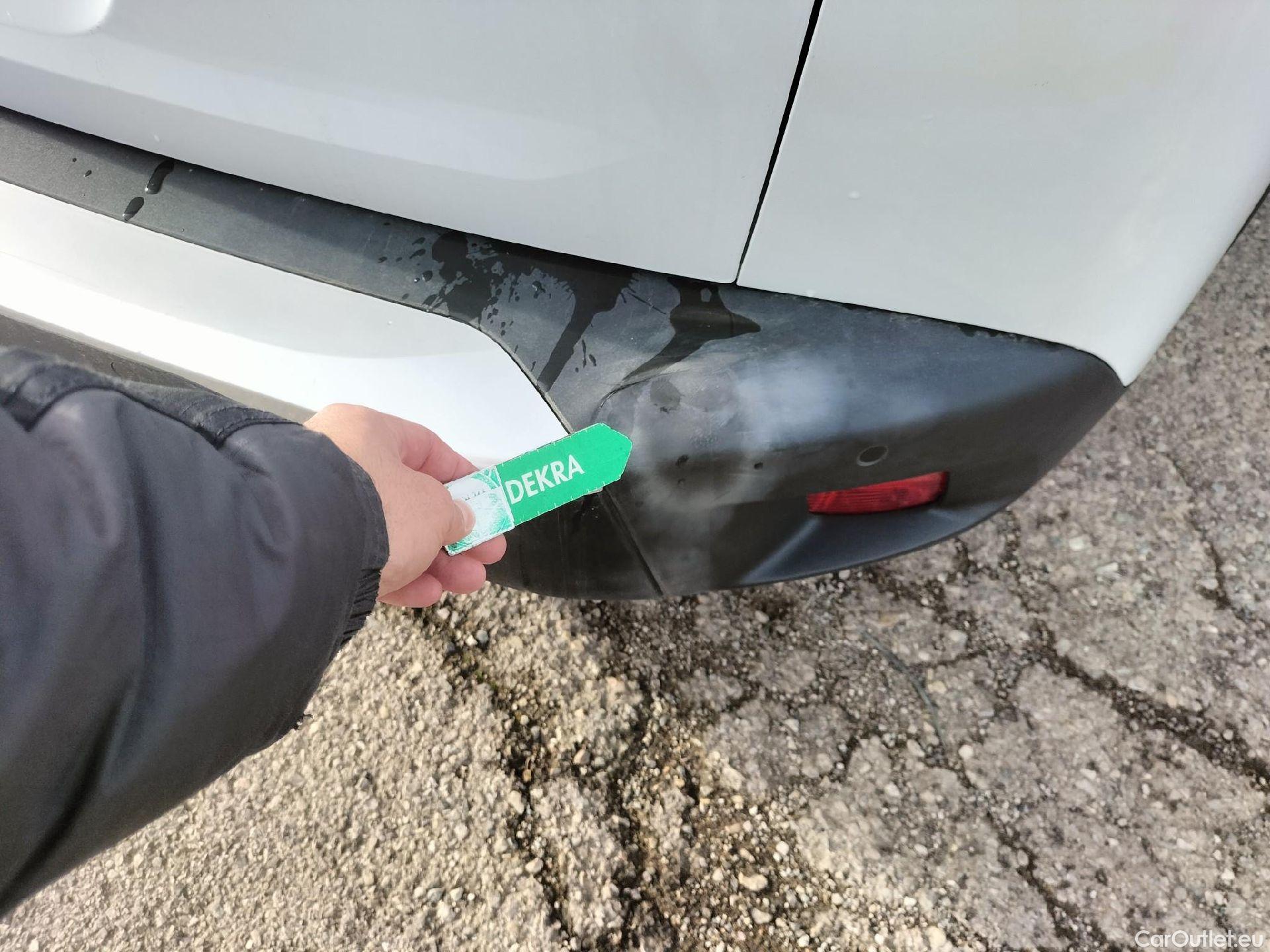  Peugeot  2008 PEUGEOT  / 2019 / 5P / todoterreno Active Puretech 100 S&S BVM6 #24