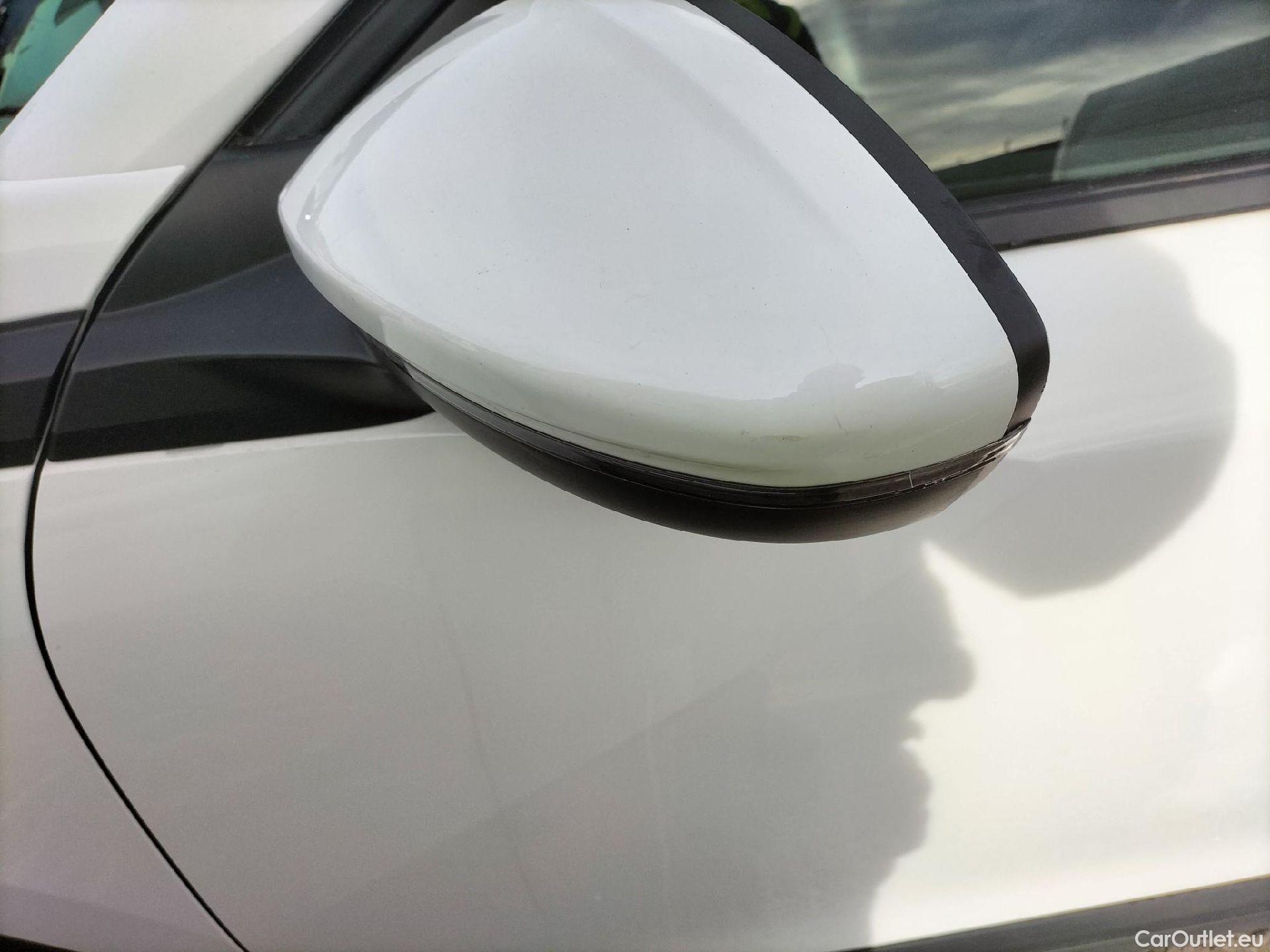  Peugeot  2008 PEUGEOT  / 2019 / 5P / todoterreno Active Puretech 100 S&S BVM6 #8