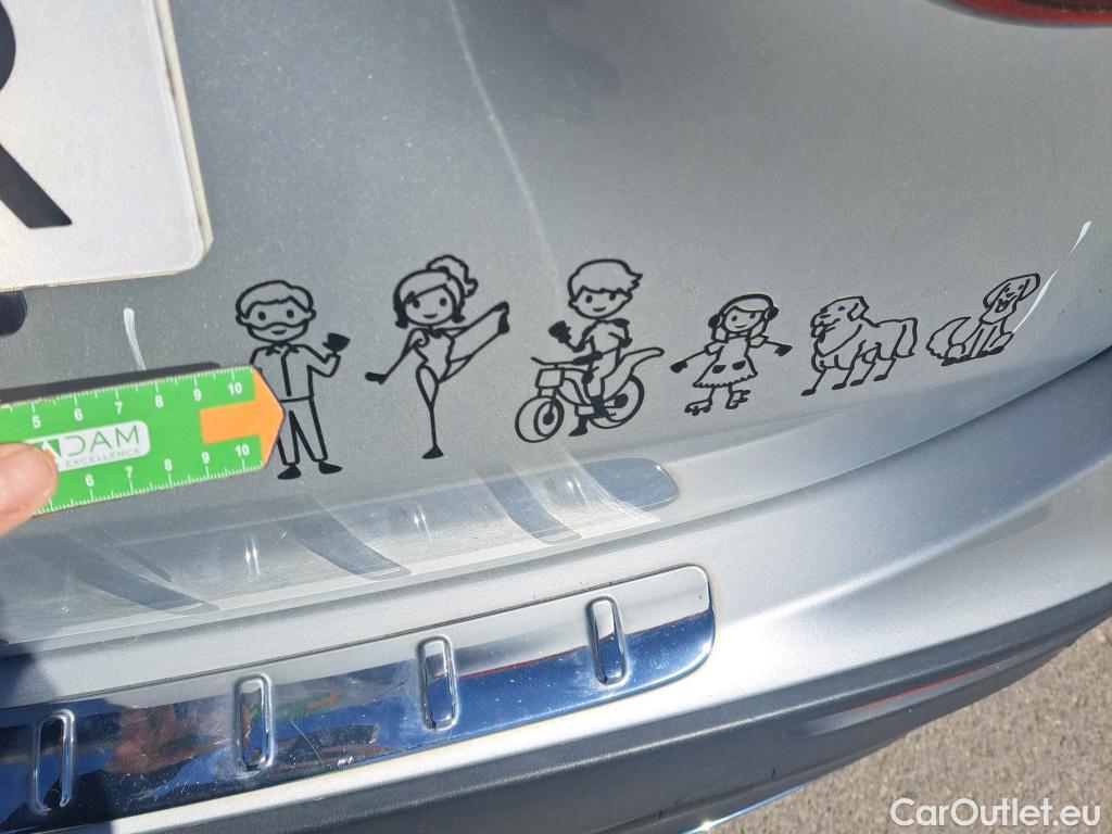  Mercedes  GLA MERCEDES-BENZ  / 2020 / 5P / todoterreno  200 D (AC) #5