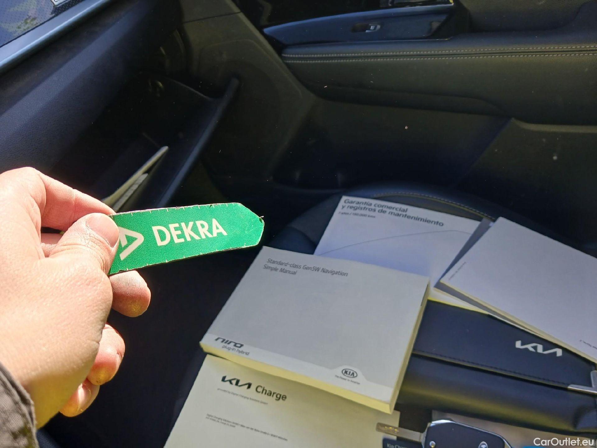  KIA  Niro KIA  / 2019 / 5P / crossover 1.6 GDi PHEV 104kW (141CV) Drive #26