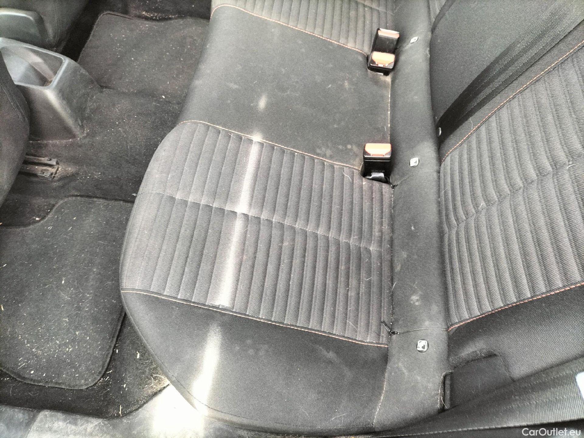  Peugeot  2008 PEUGEOT  / 2019 / 5P / todoterreno Active Puretech 100 S&S BVM6 #19