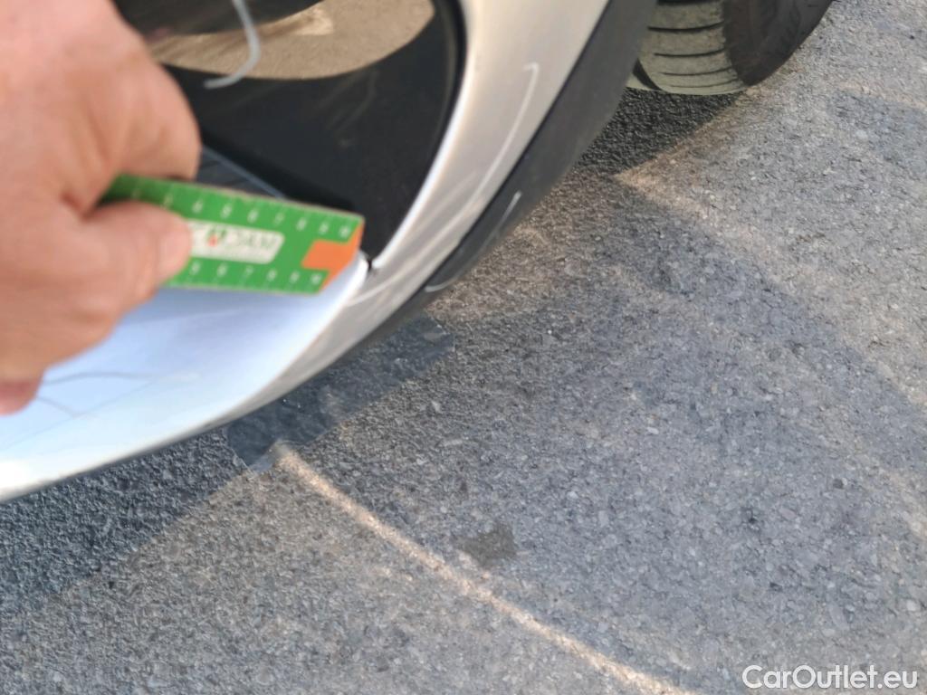  Mercedes  GLA MERCEDES-BENZ  / 2020 / 5P / todoterreno  200 D (AC) #37