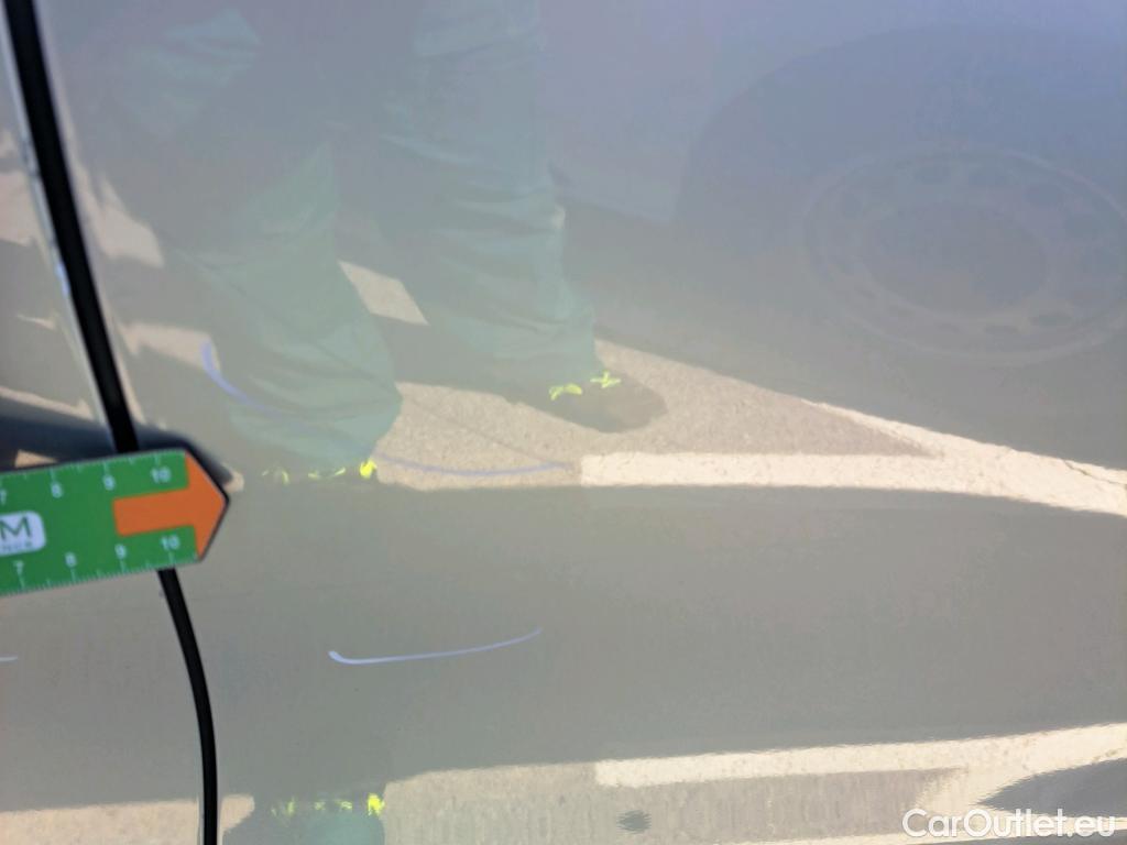  Mercedes  GLA MERCEDES-BENZ  / 2020 / 5P / todoterreno  200 D (AC) #24