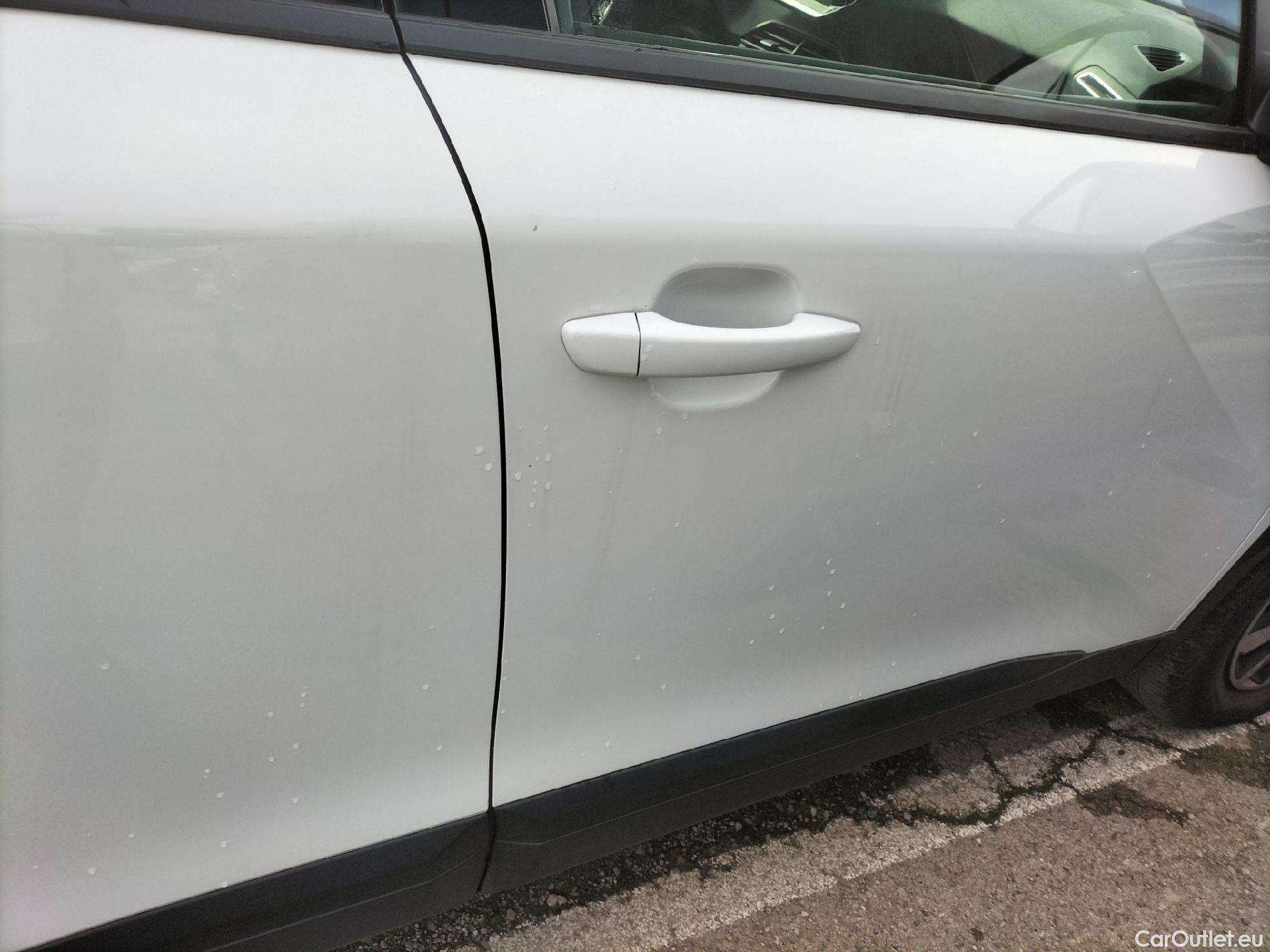  Peugeot  2008 PEUGEOT  / 2019 / 5P / todoterreno Active Puretech 100 S&S BVM6 #32