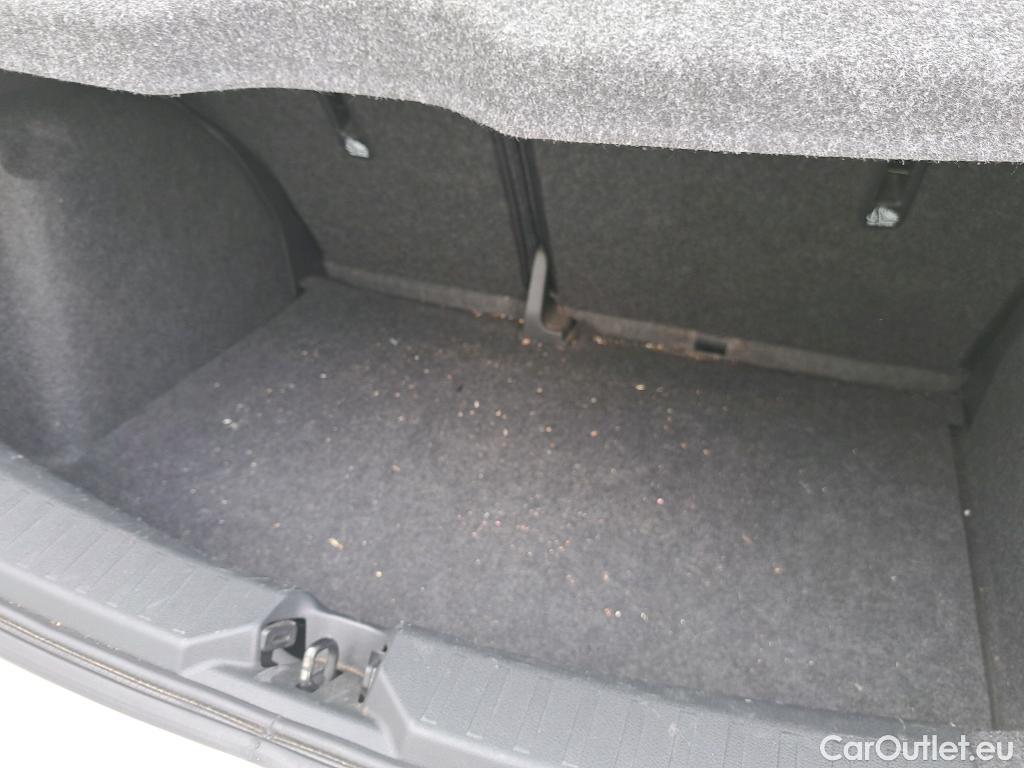  Nissan  Micra NISSAN  / 2017 / 5P / berlina con portón IG-T 68 kW (92 CV) E6D-F Acenta Sprint #5