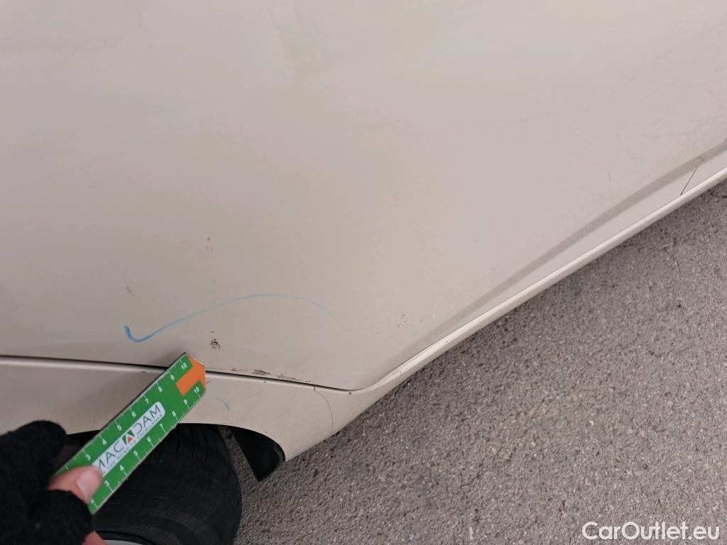  Nissan  Micra NISSAN  / 2017 / 5P / berlina con portón IG-T 68 kW (92 CV) E6D-F Acenta Sprint #2