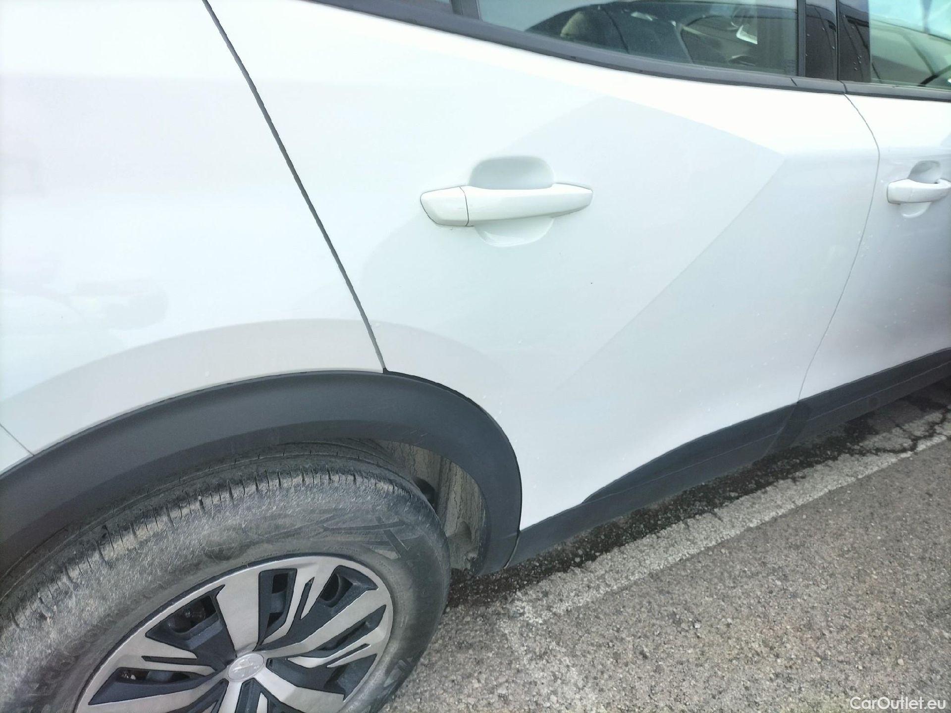  Peugeot  2008 PEUGEOT  / 2019 / 5P / todoterreno Active Puretech 100 S&S BVM6 #31