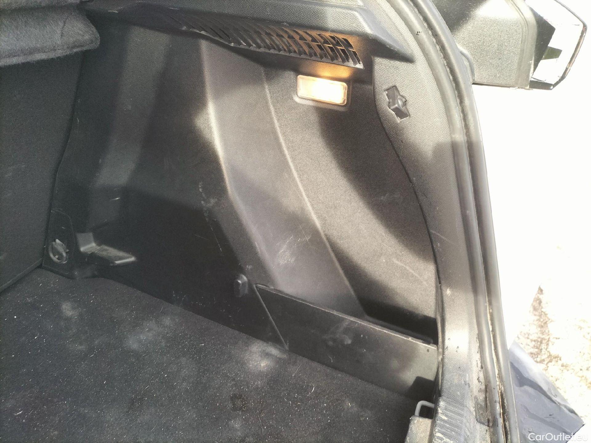  Peugeot  2008 PEUGEOT  / 2019 / 5P / todoterreno Active Puretech 100 S&S BVM6 #28