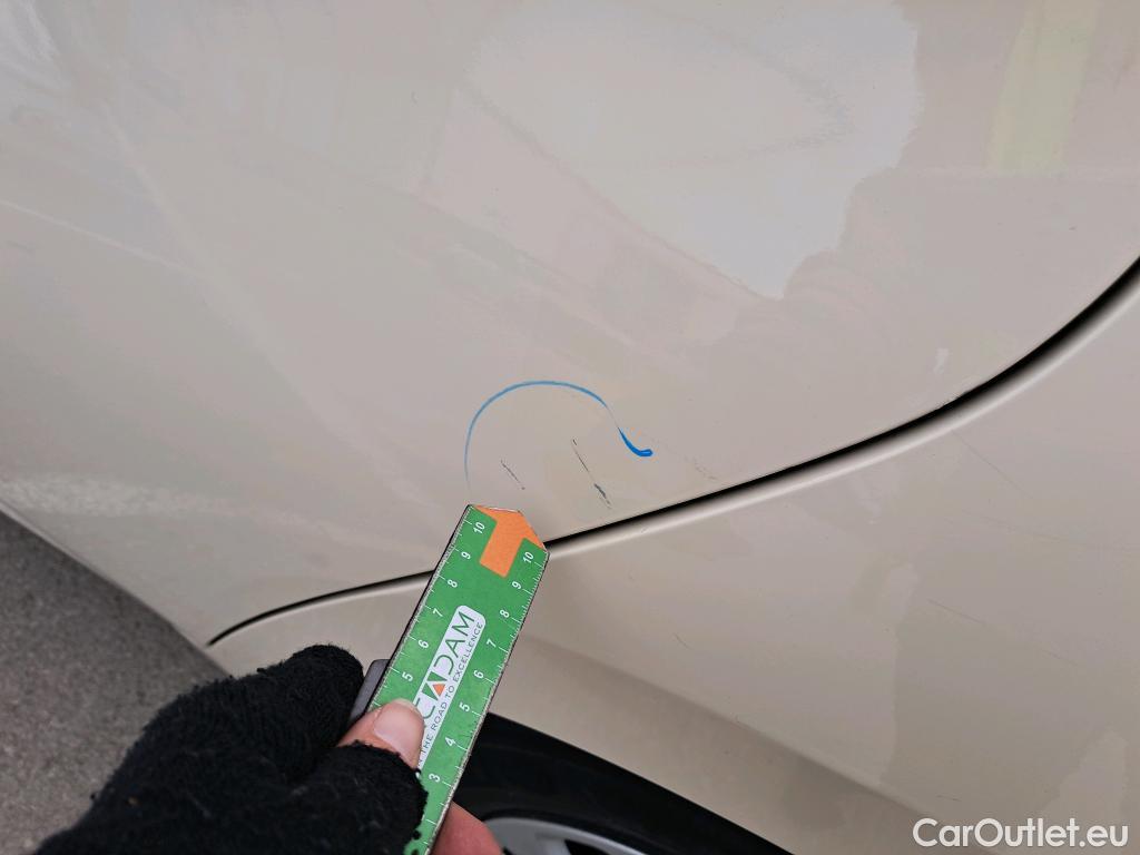  Nissan  Micra NISSAN  / 2017 / 5P / berlina con portón IG-T 68 kW (92 CV) E6D-F Acenta Sprint #13