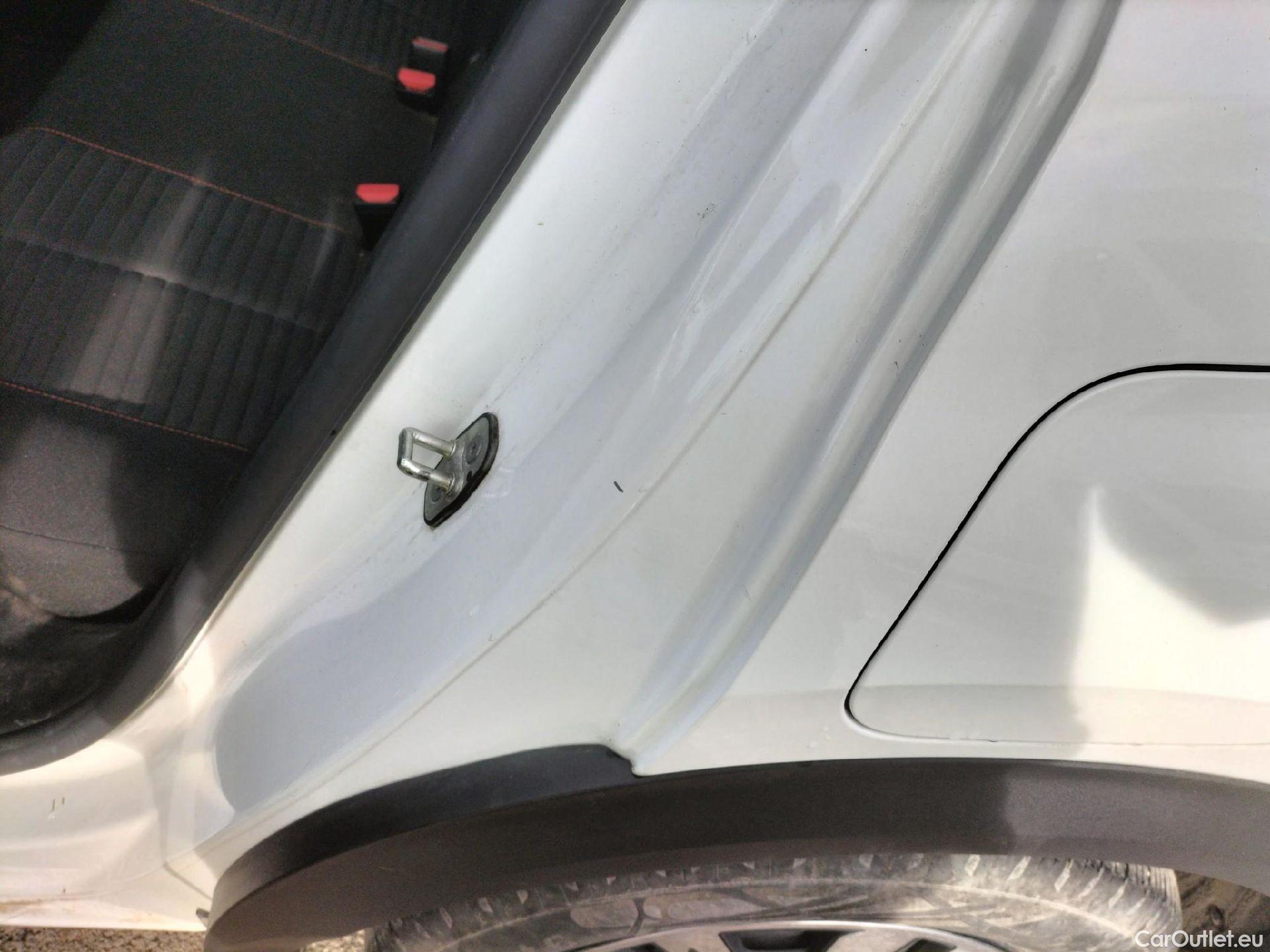  Peugeot  2008 PEUGEOT  / 2019 / 5P / todoterreno Active Puretech 100 S&S BVM6 #14