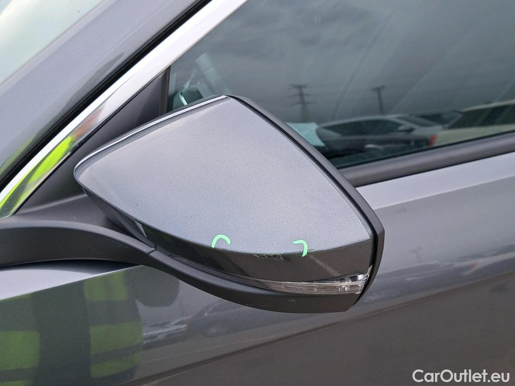  Volkswagen  T-ROC VOLKSWAGEN  / 2017 / 5P / todoterreno Advance 2.0 TDI 110kW (150CV) DSG (AC2) #28