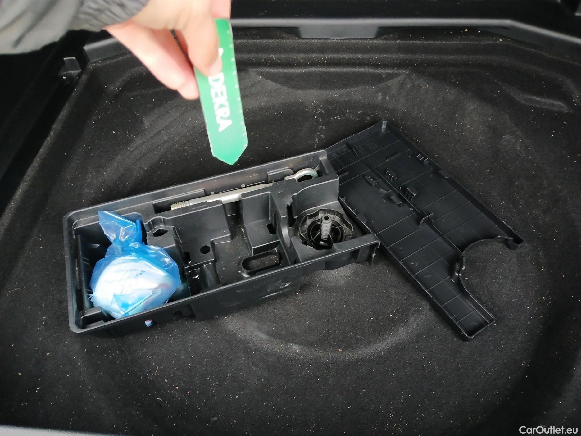  Peugeot  3008 PEUGEOT  / 2020 / 5P / todoterreno 1.2 PureTech 96KW S&S Allure EAT8 #3