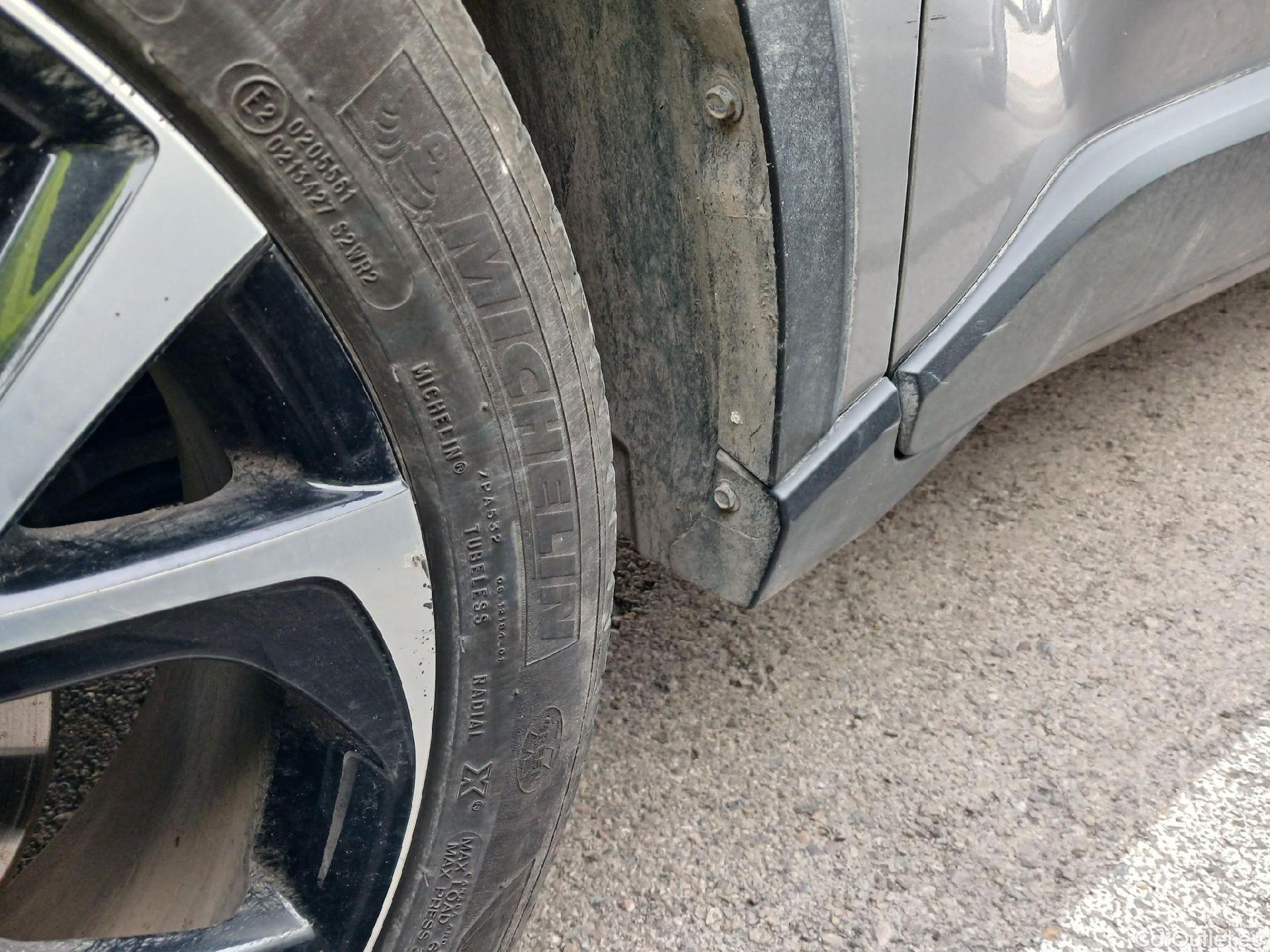  Toyota  C-HR TOYOTA  / 2016 / 5P / todoterreno 1.8 125H Advance (CX) #9