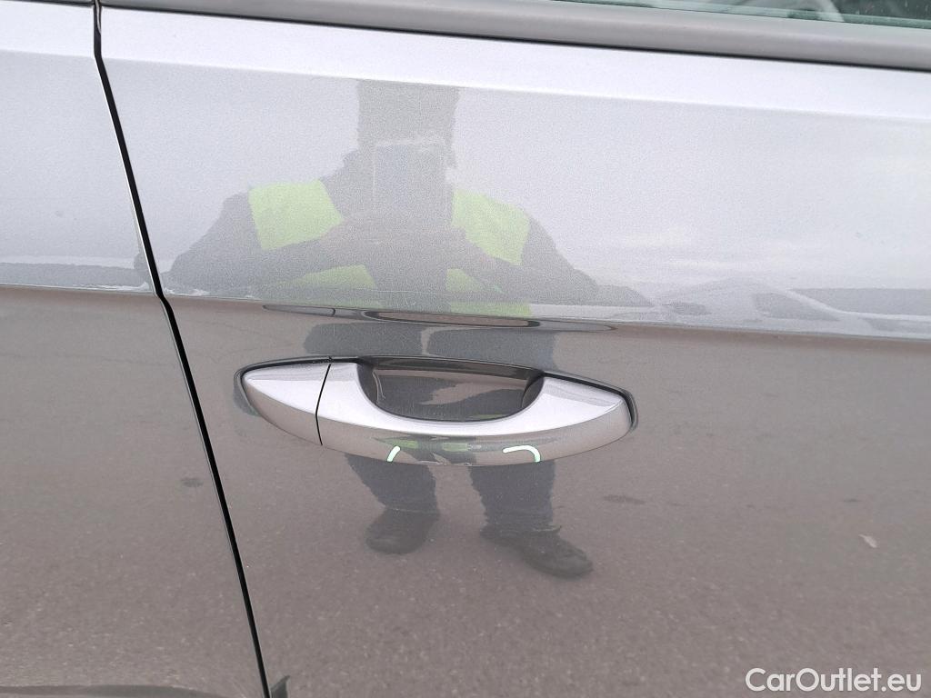  Volkswagen  T-ROC VOLKSWAGEN  / 2017 / 5P / todoterreno Advance 2.0 TDI 110kW (150CV) DSG (AC2) #30