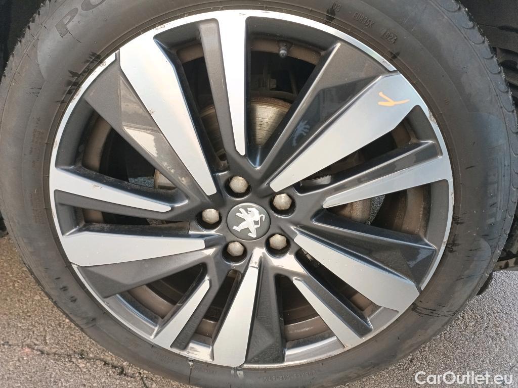  Peugeot  3008 PEUGEOT  / 2016 / 5P / todoterreno PureTech 132kW (180CV) EAT8 GT Line #8