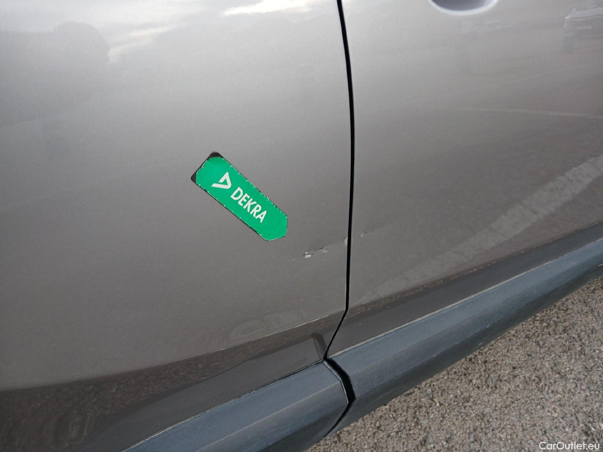  Toyota  C-HR TOYOTA  / 2016 / 5P / todoterreno 1.8 125H Advance (CX) #24